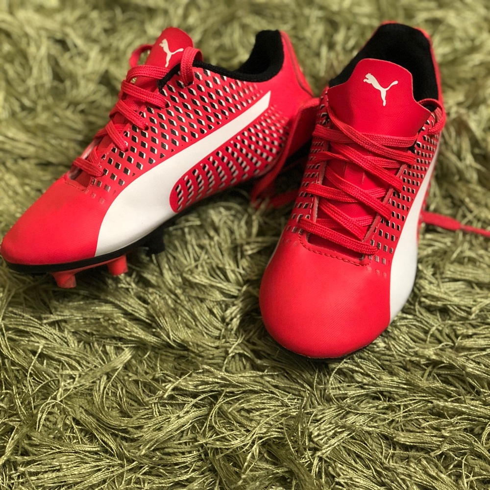 SOLD ⚽️ Pink Puma Cleats